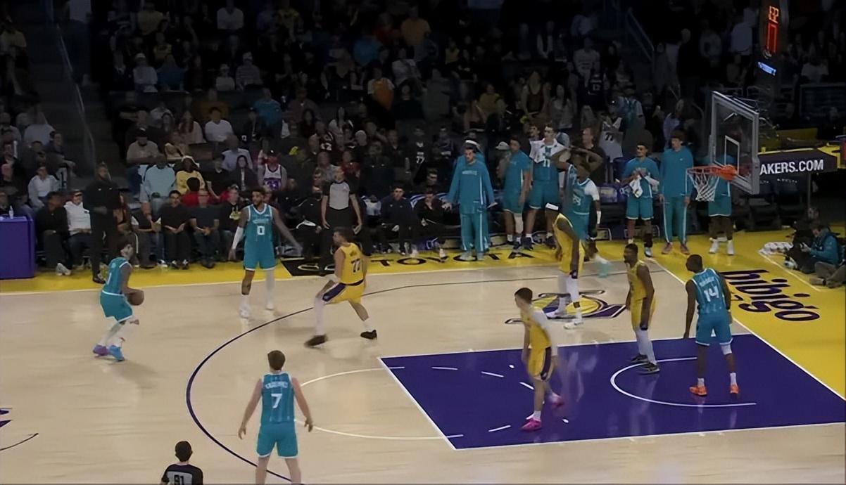 官方直播-雷迪克仍是不粘锅!谈防守亲承自己有布置,甩锅球员强度不够!